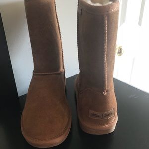Size 8 Minnetonka Boots